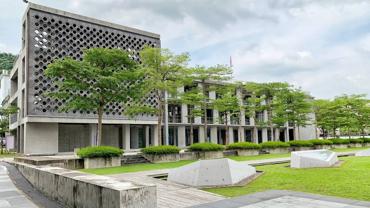 Đại học Thực Tiễn - Tư vấn du học UOE